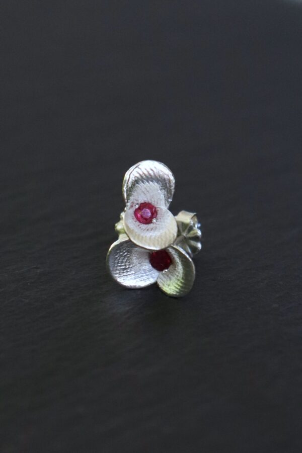 Fingerprint Pods Single Follicle Earstuds with Rubies
